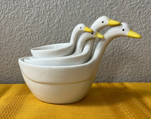 Anthropologie by Biscuit Ceramic Goose Nesting Measuring Cups Set of 4