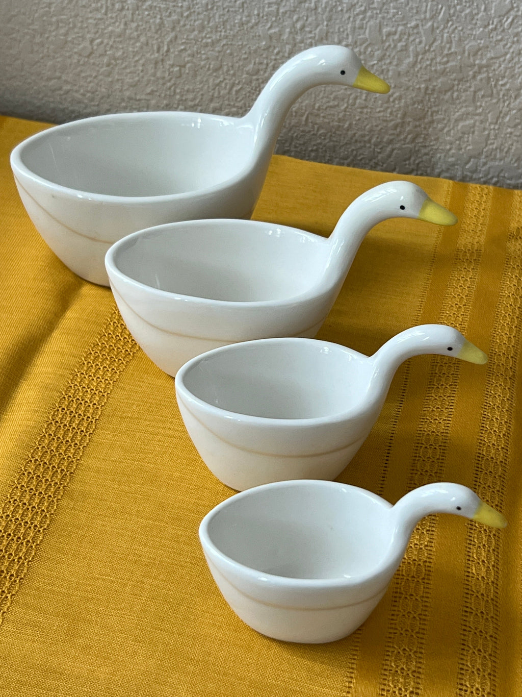 Anthropologie by Biscuit Ceramic Goose Nesting Measuring Cups Set of 4